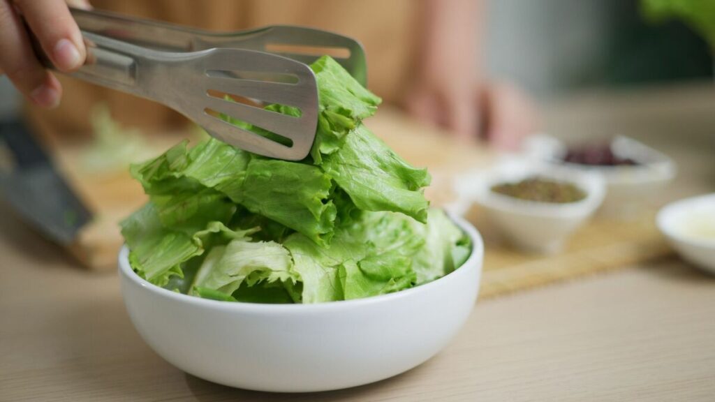 🥬 TikTok Lettuce Hacks: Recipes & Storage Secrets for Crispy, Fresh Greens!