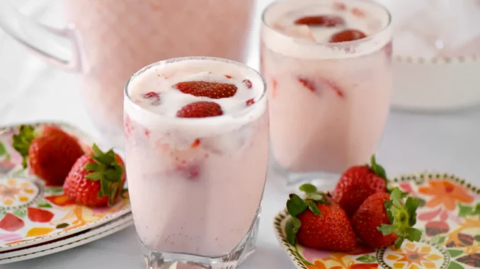 Agua Fresca de Fresas con Crema: A Refreshing Strawberry and Cream Delight Agua Fresca de Fresas con Crema: A Refreshing Strawberry and Cream Delight