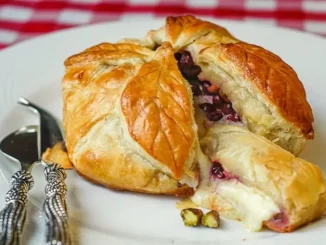 Baked Brie in Puff Pastry: A Decadent Appetizer Recipe